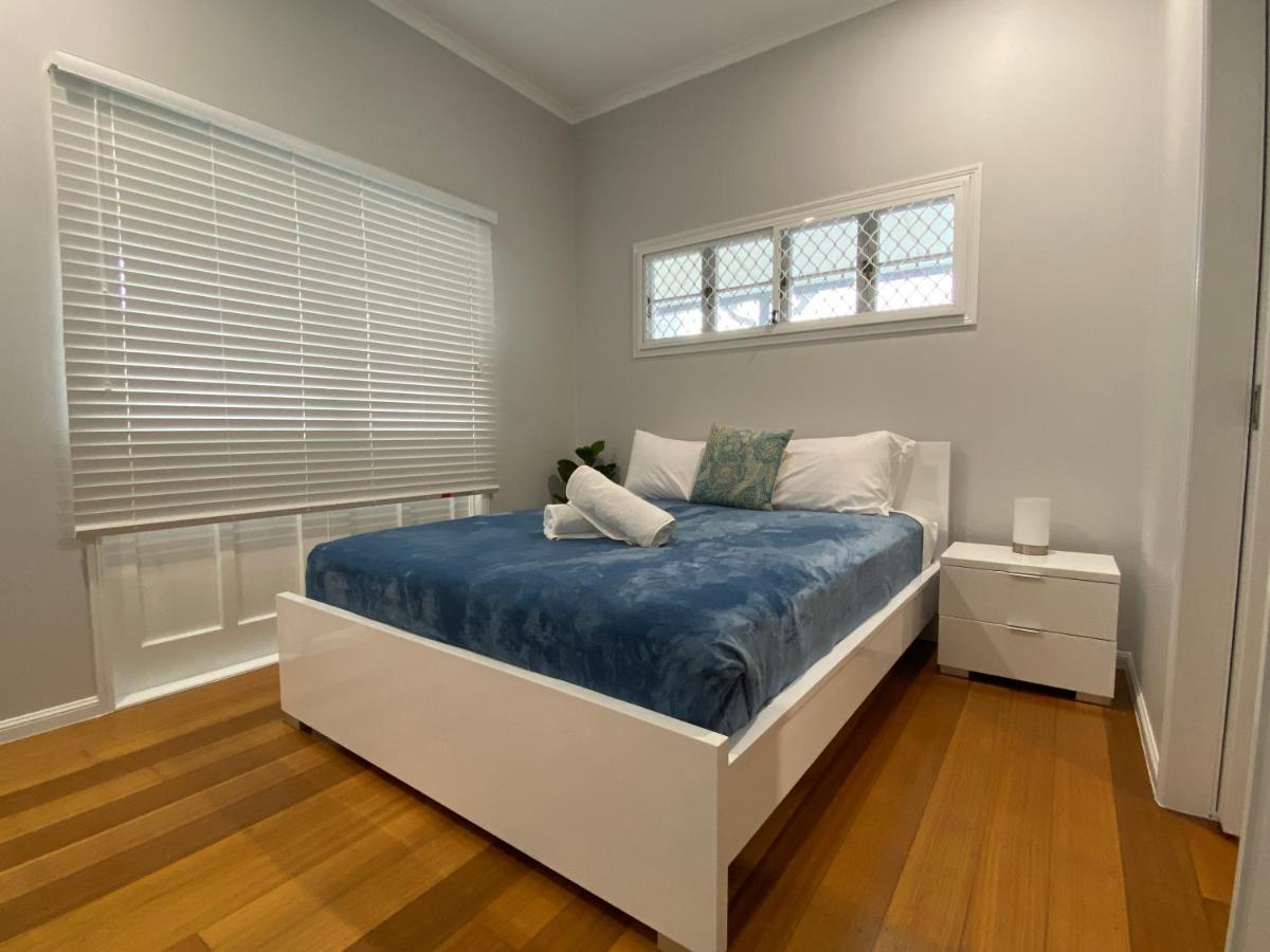Villa On River Park Drive, Annandale