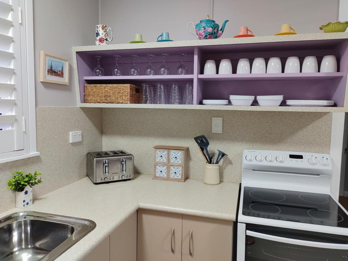 Cute - 2 Bedrooms - & Location Apartment *