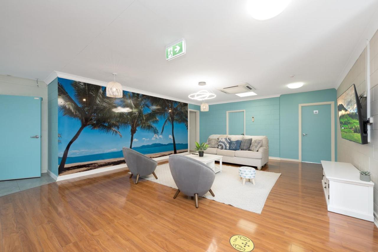 Seaside Townsville- Right Next To Coles, 2 Mins Walk To & Cbd * Townsville
