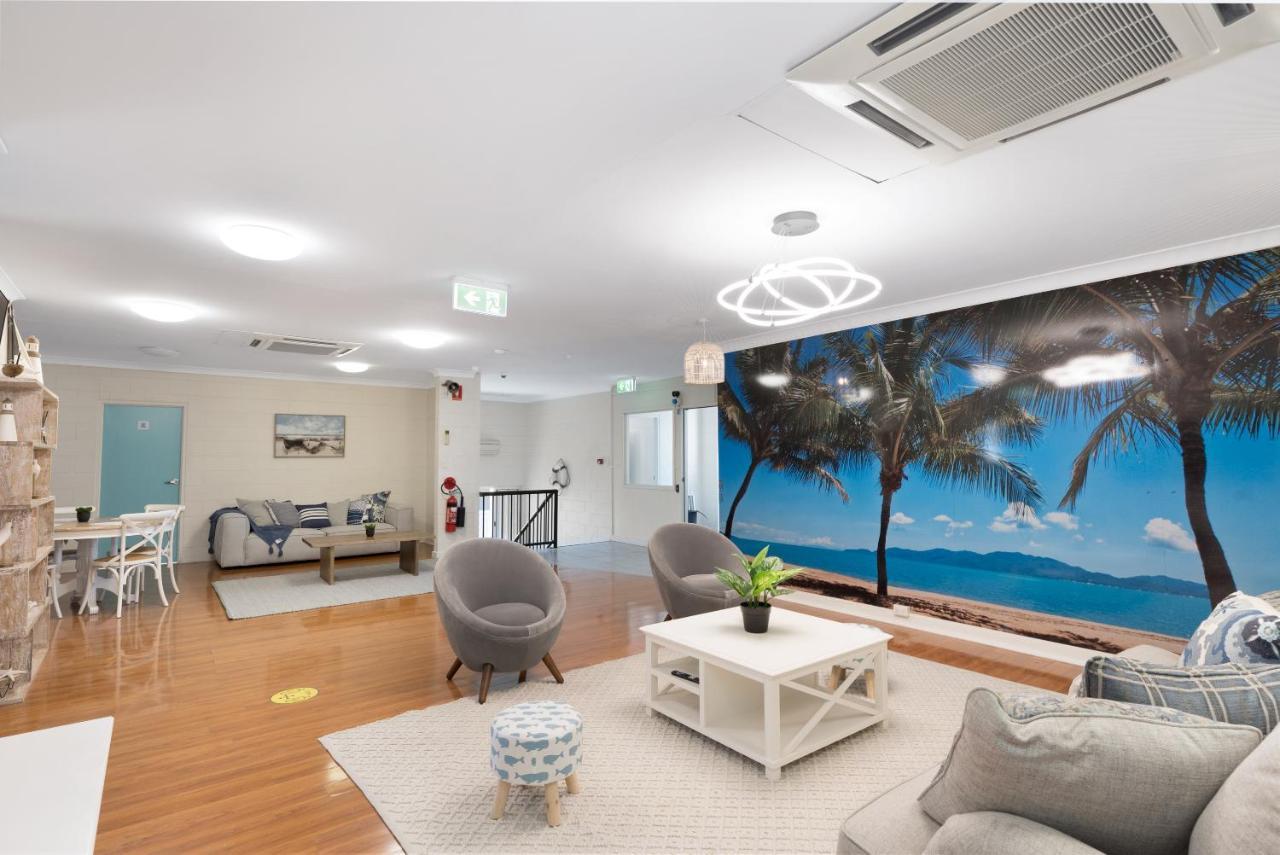 Seaside Townsville- Right Next To Coles, 2 Mins Walk To & Cbd
