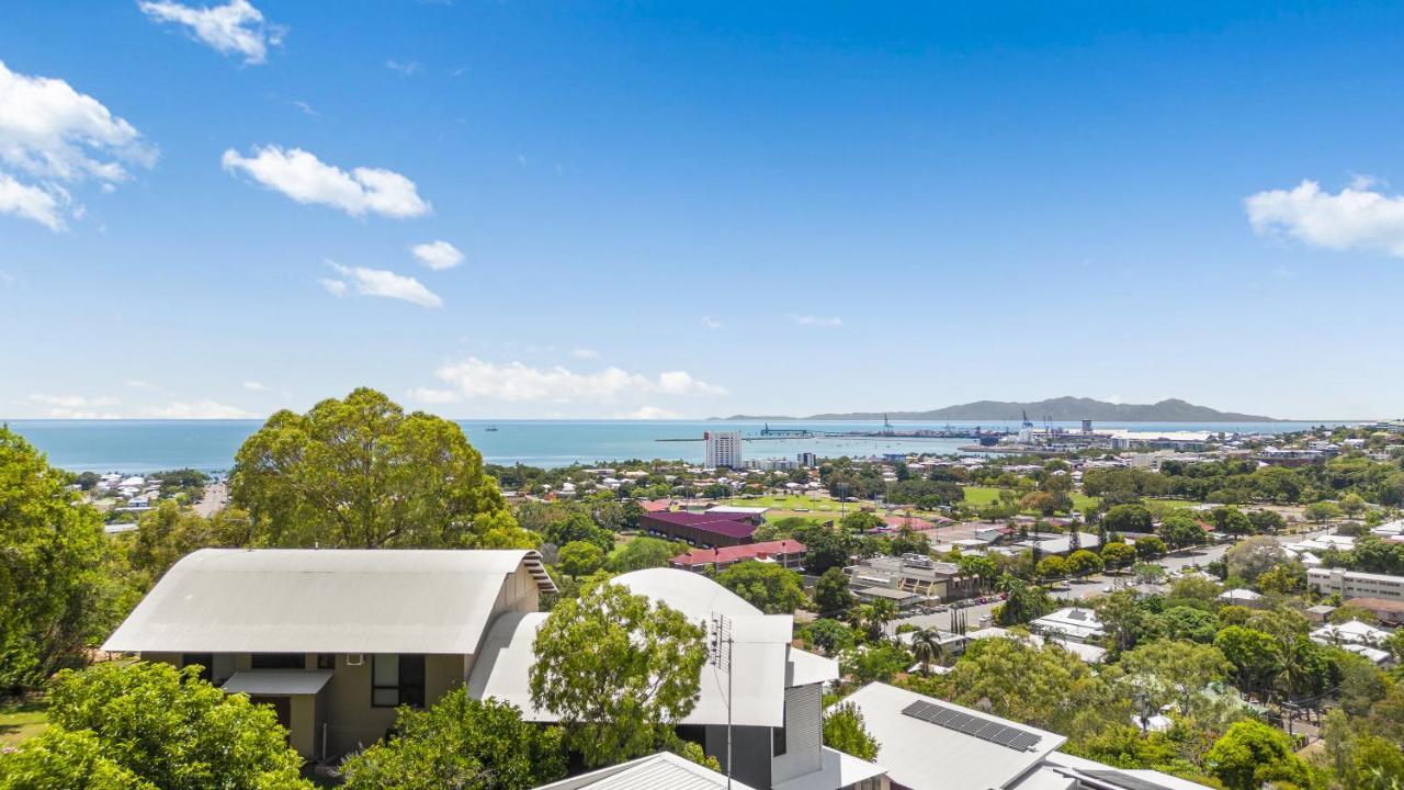 'allawah' - Ocean And View Group Sized Luxury. Townsville