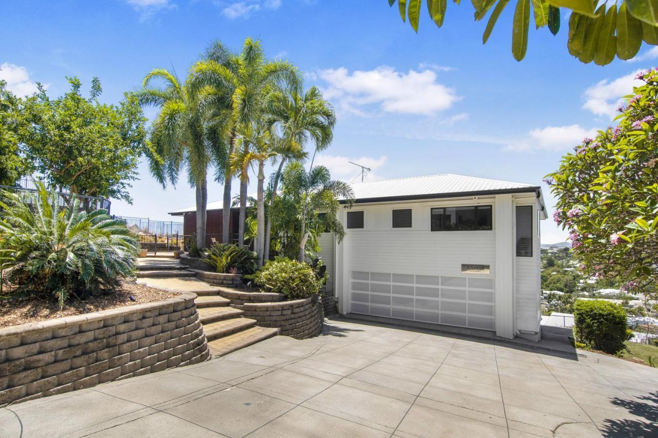 'allawah' - Ocean And View Group Sized Luxury. Holiday home *