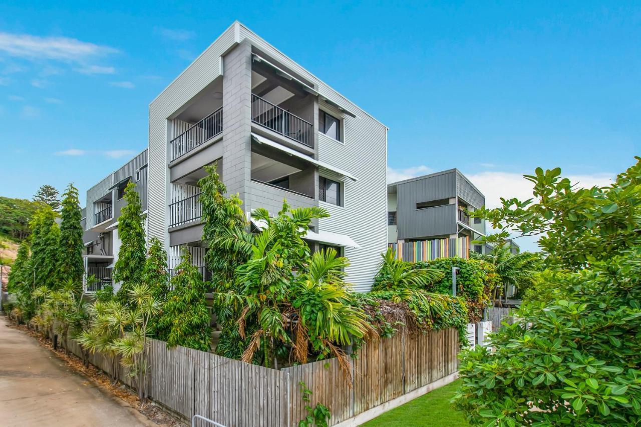 Apartment 2br Unit With Balcony At The *