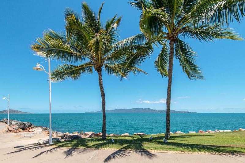 2br Unit With Balcony At The Townsville