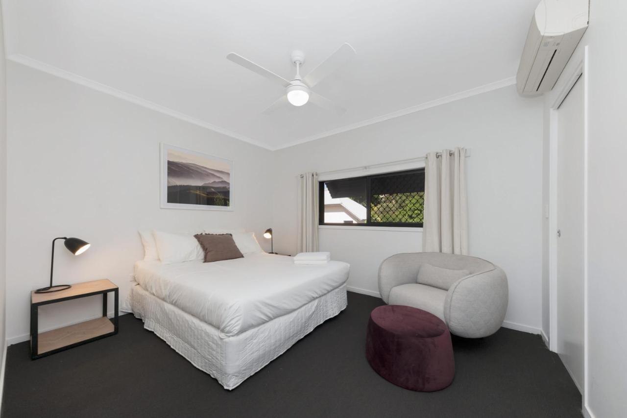 2br Unit With Balcony At The Apartment *