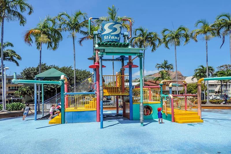 2br Unit With Balcony At The * Townsville