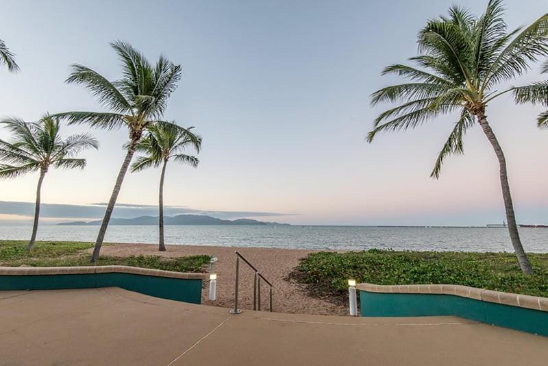 Apartment 2br Unit With Balcony At The *