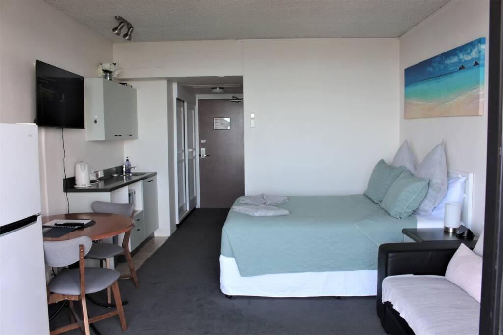 Treat Yourself, Fun In The Sun At The Aquarius Apartment Townsville