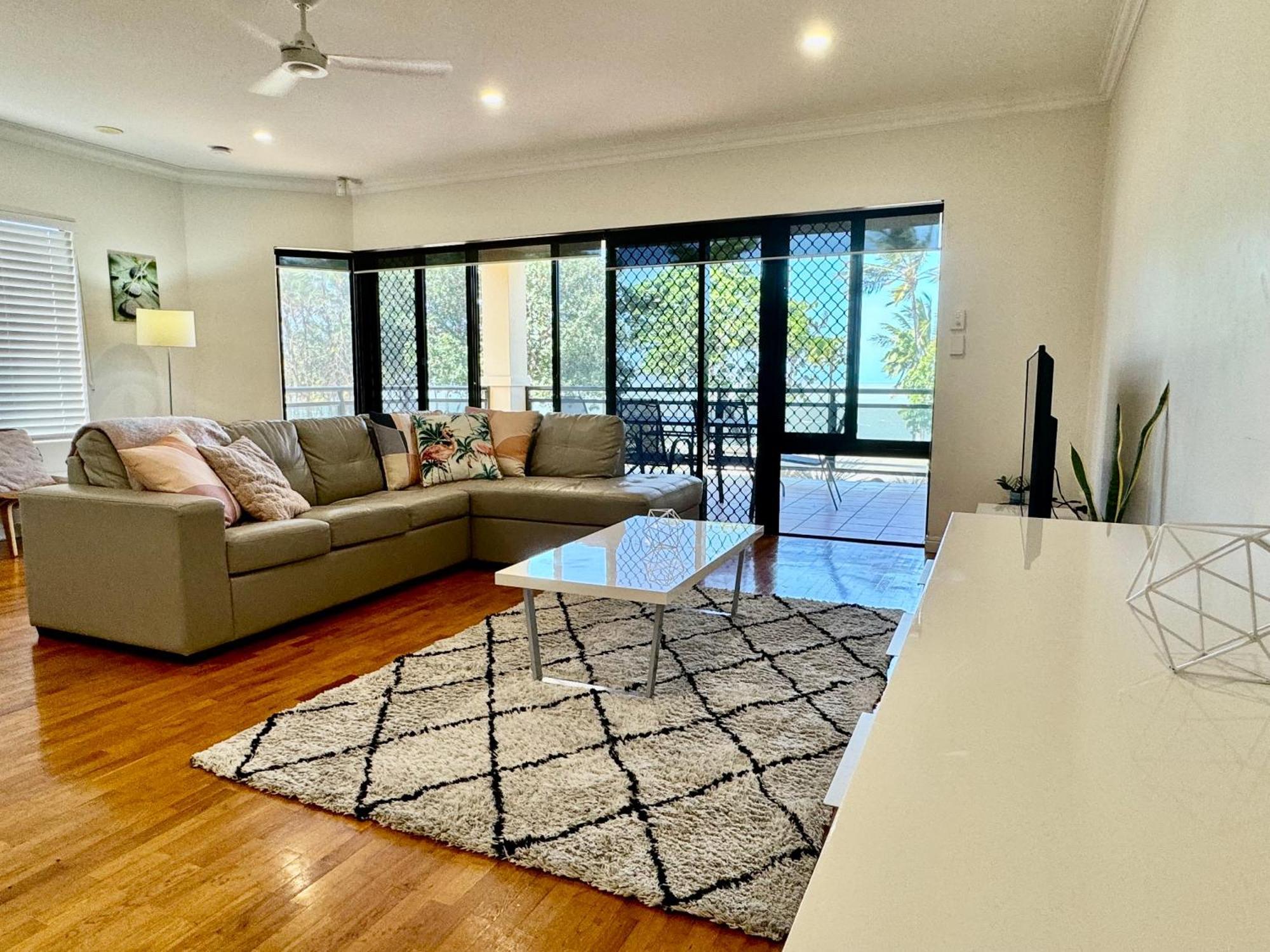 Apartment Beachfron On The - 2 *