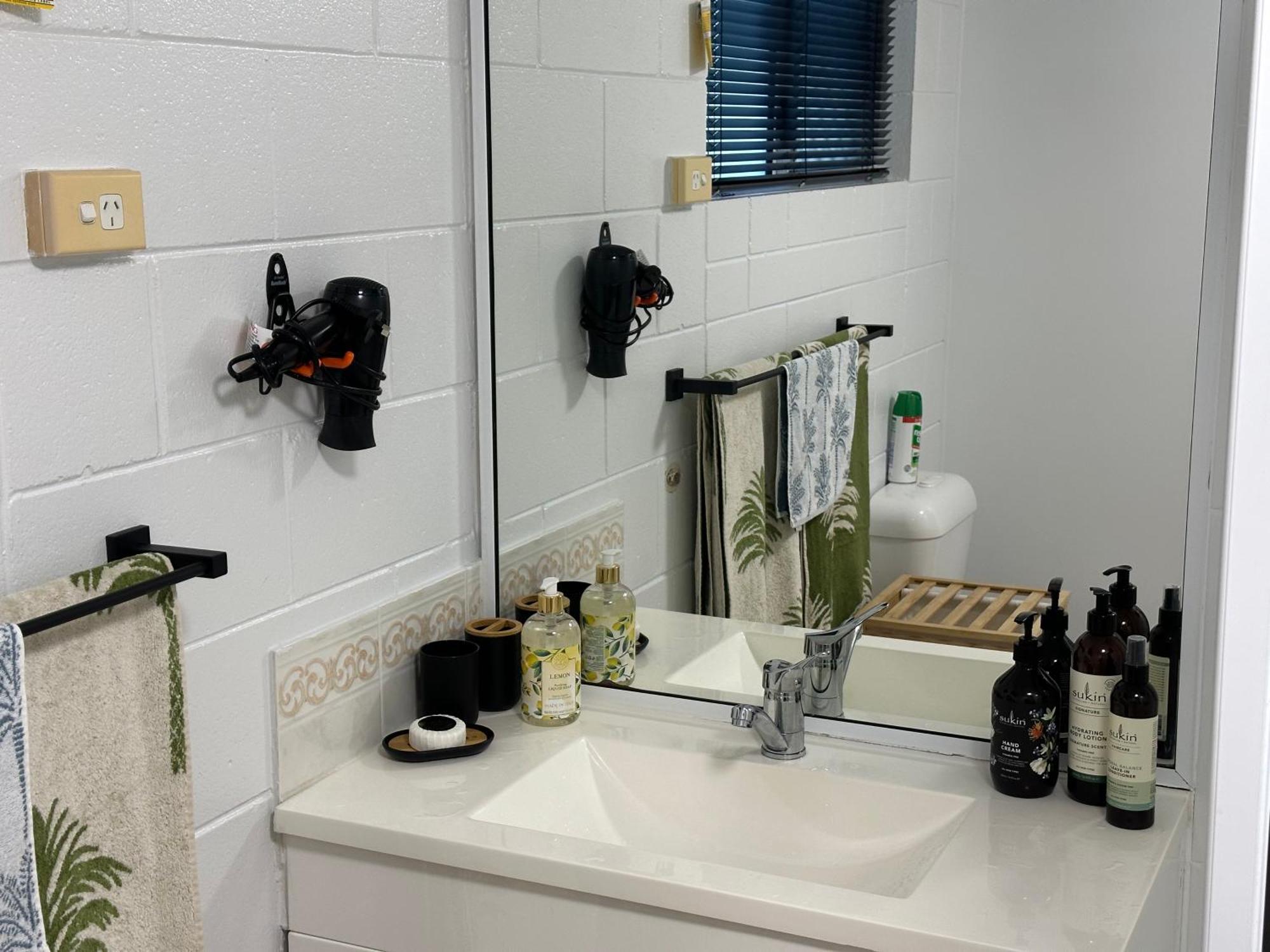 At Henry St West End, Qld 3 Night Min Apartment Townsville