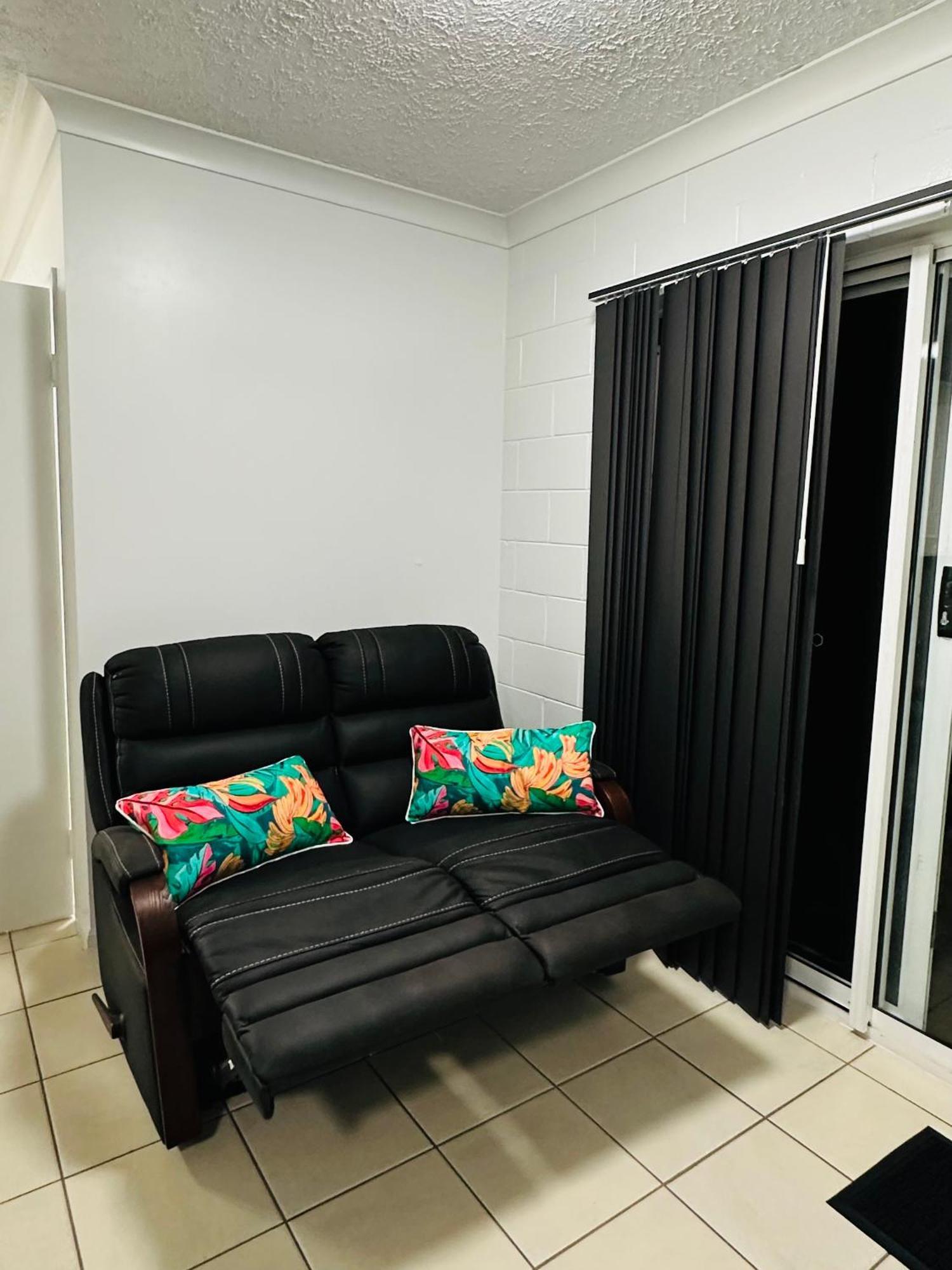 At Henry St West End, Qld 3 Night Min Apartment