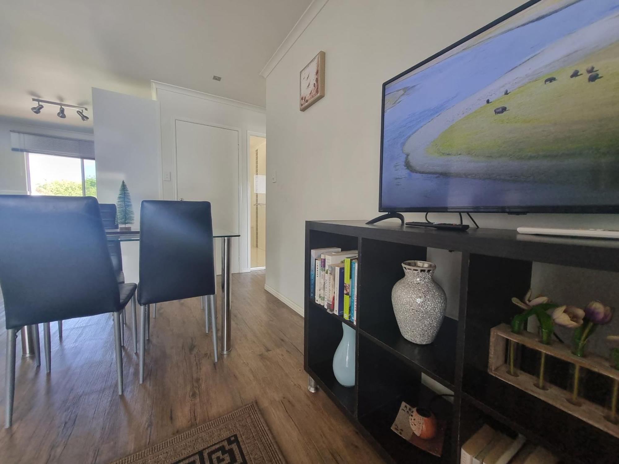 Residential Two-bedroom Unit On The Strand, Self-check In, Wi-fi *