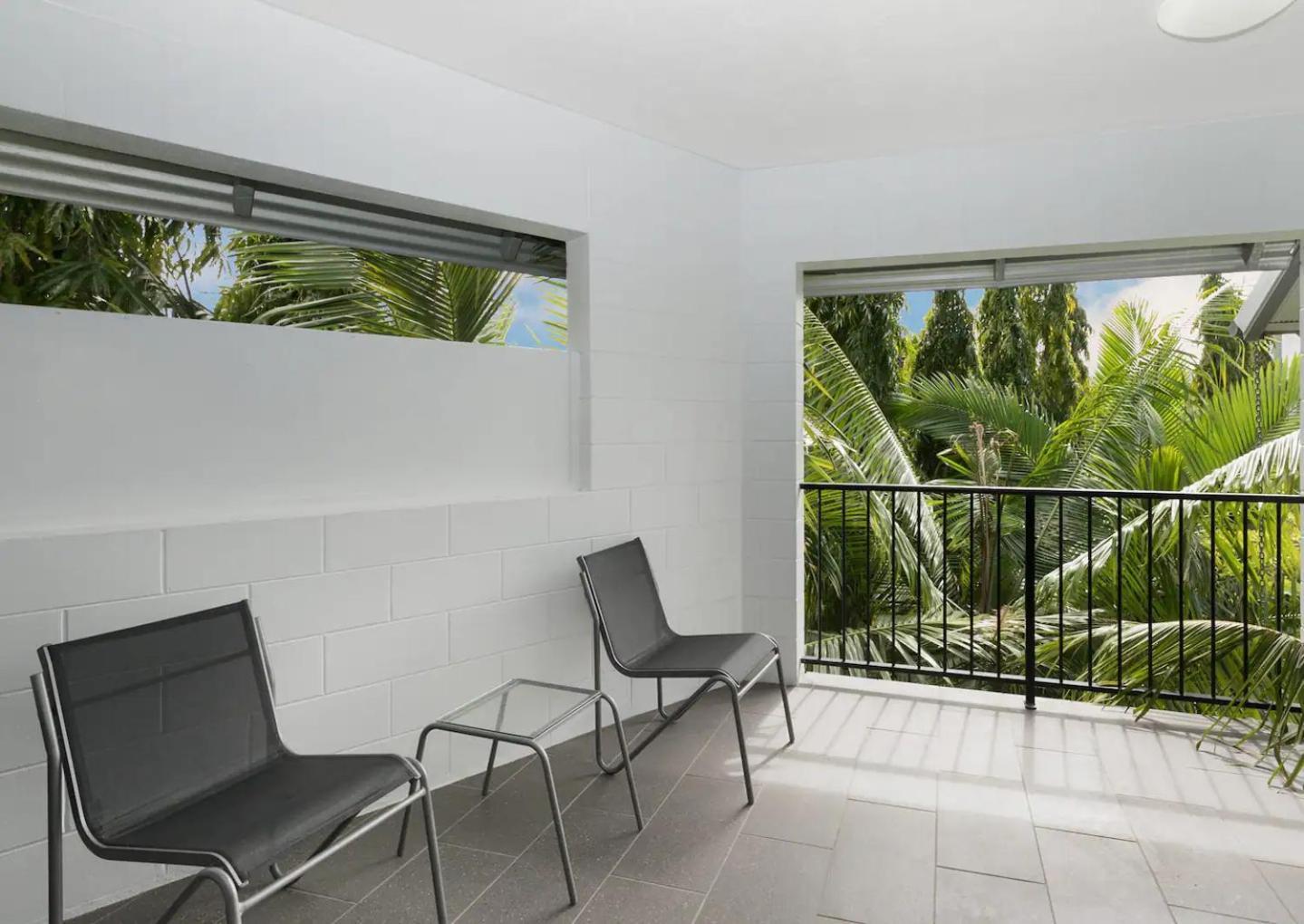 Stunning 2br Beachfront Retreat Apartment