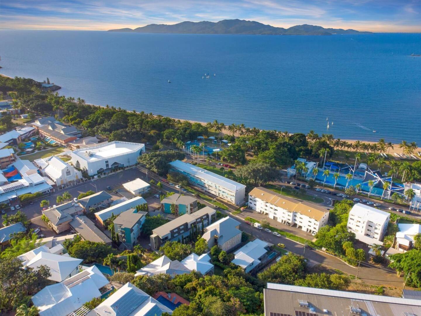 Stunning 2br Beachfront Retreat * Townsville