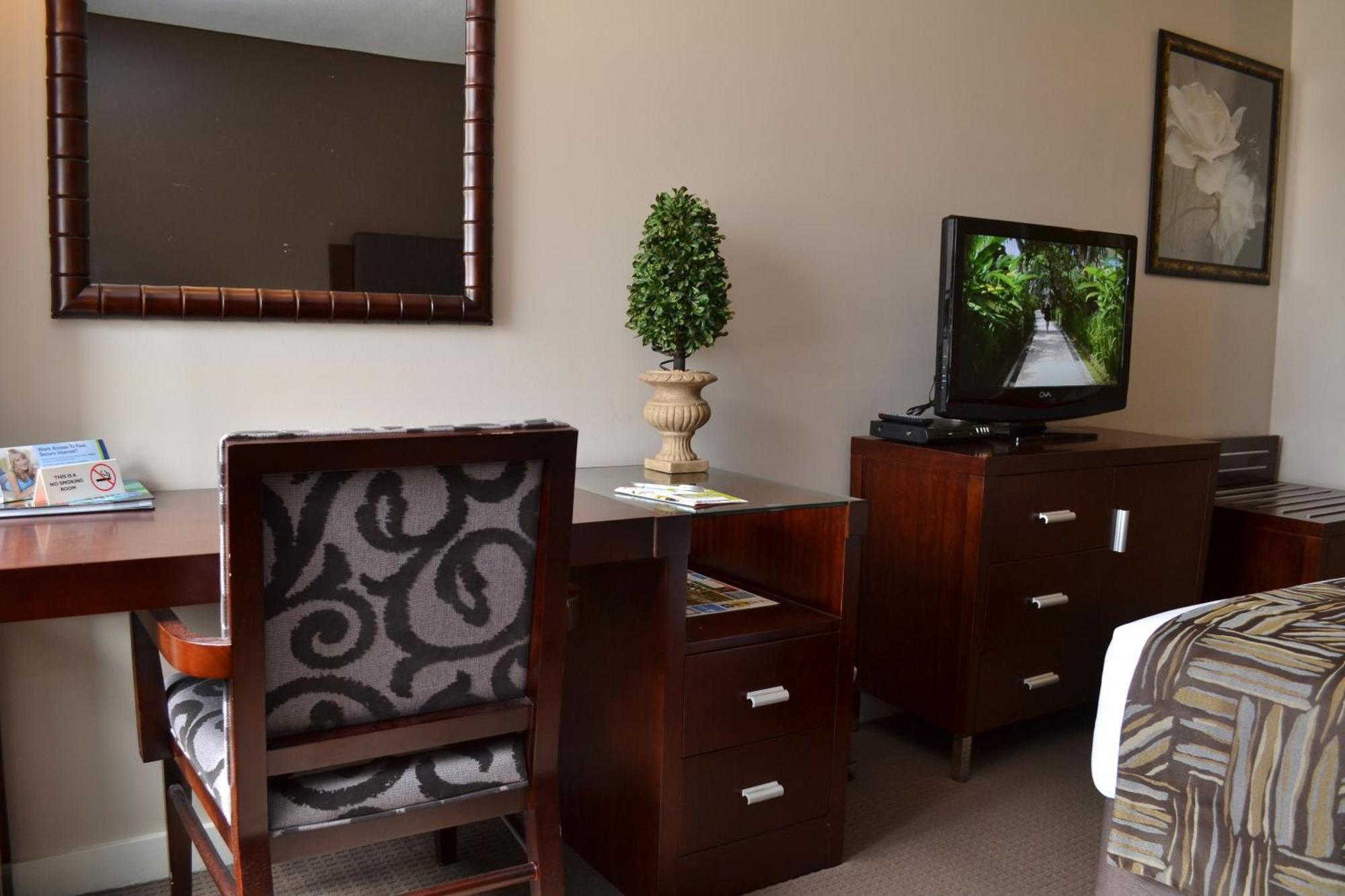 Hotel Madison Plaza 4*