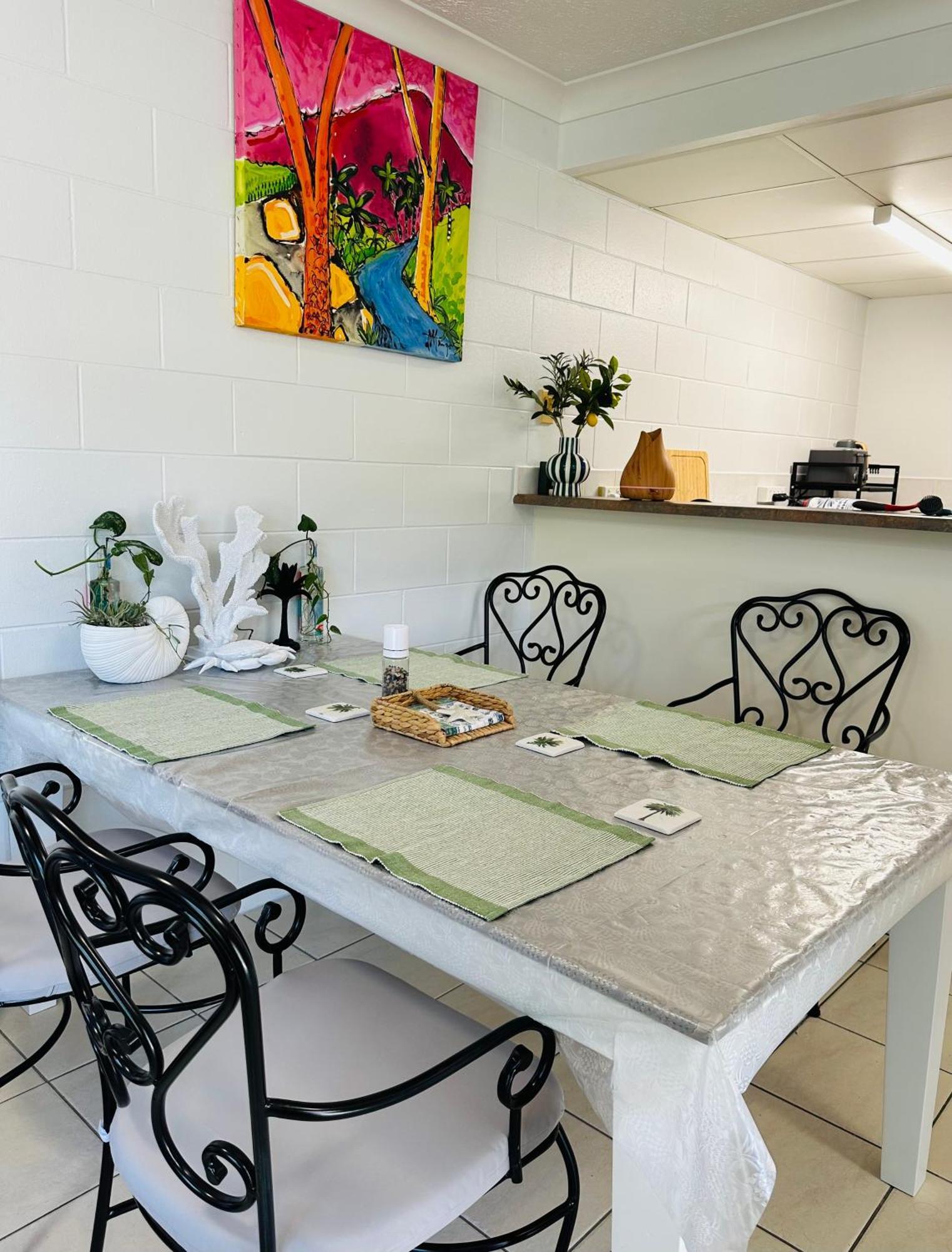 At Henry St West End, Qld 3 Night Min Apartment *
