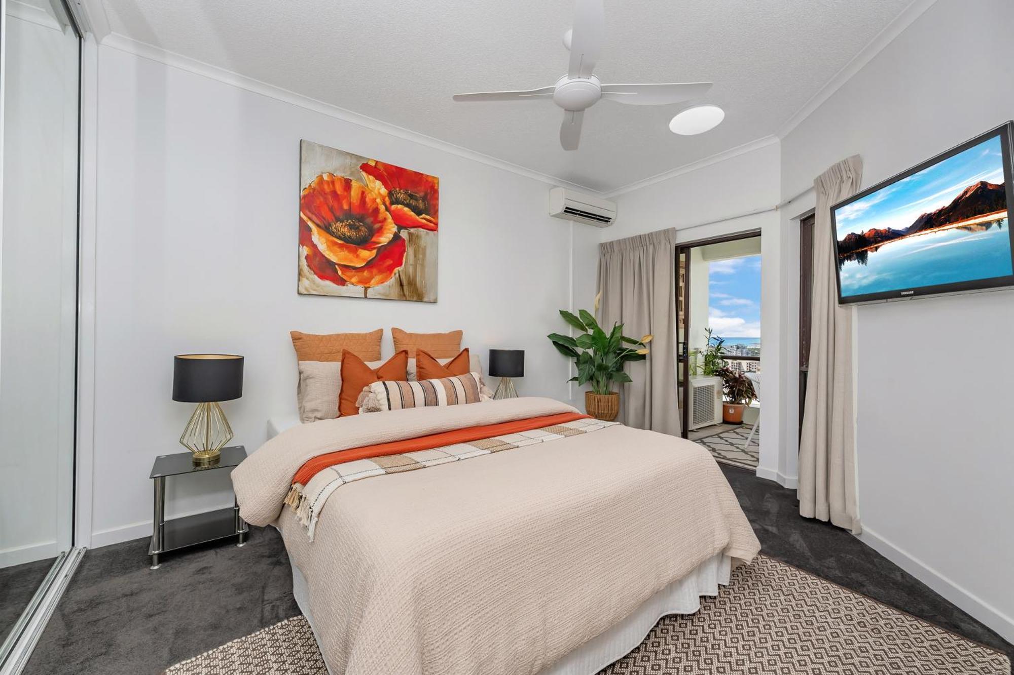 Executive In North Ward And On Magnetic Island Apartment *