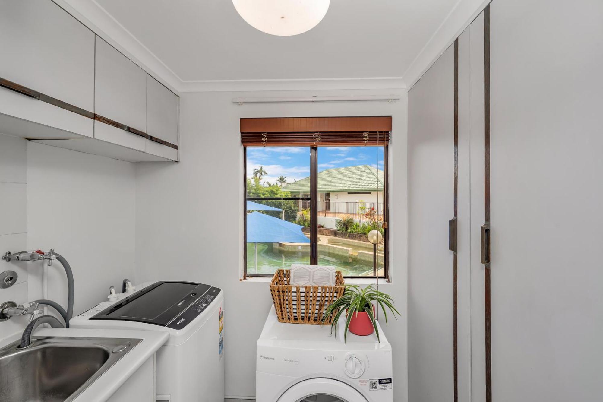 Apartment Executive In North Ward And On Magnetic Island *