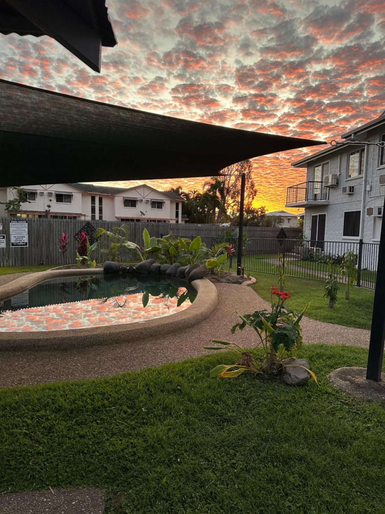 At Henry St West End, Qld 3 Night Min