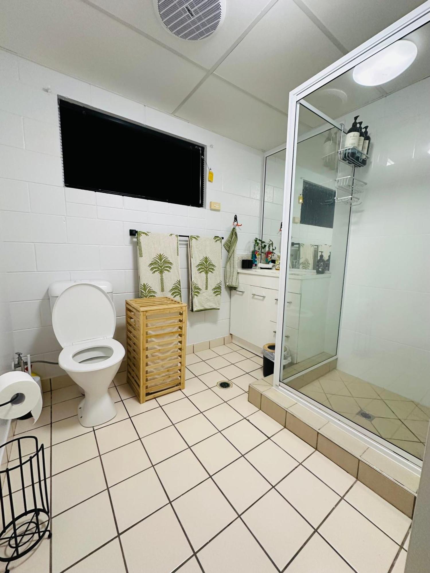 At Henry St West End, Qld 3 Night Min Apartment