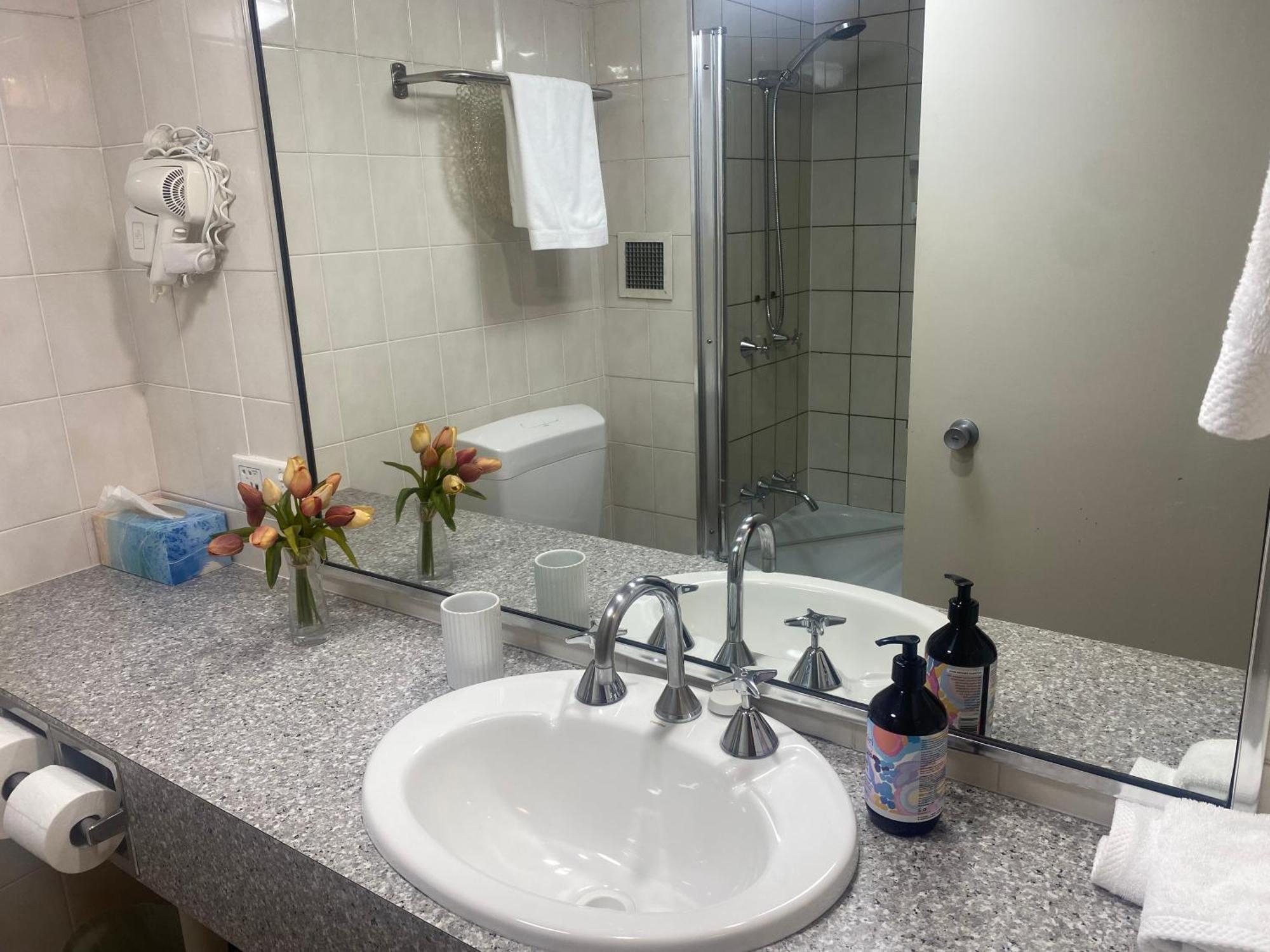 Waters Edge Apartment *