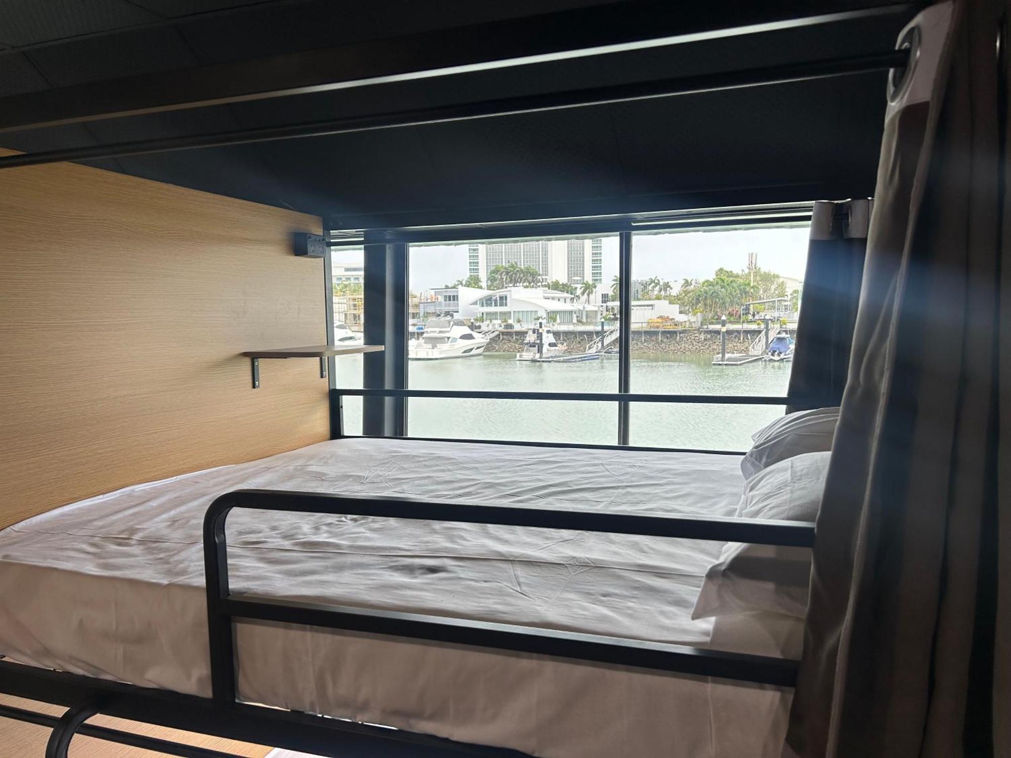 The Pier Pods On The Water- 50m From Bus Terminal And Ferry Terminal * Townsville