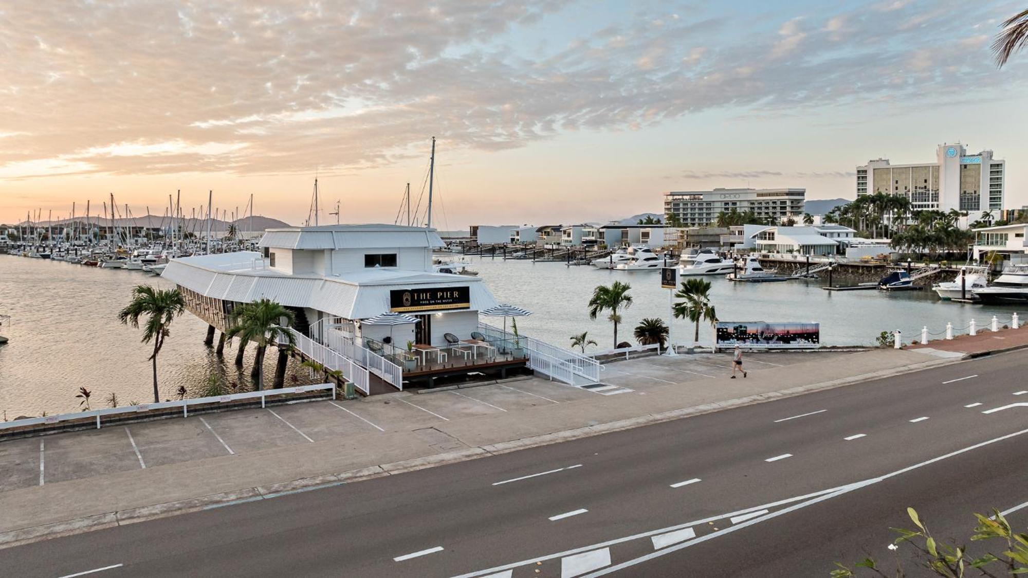 The Pier Pods On The Water- 50m From Bus Terminal And Ferry Terminal Capsule hotel Townsville