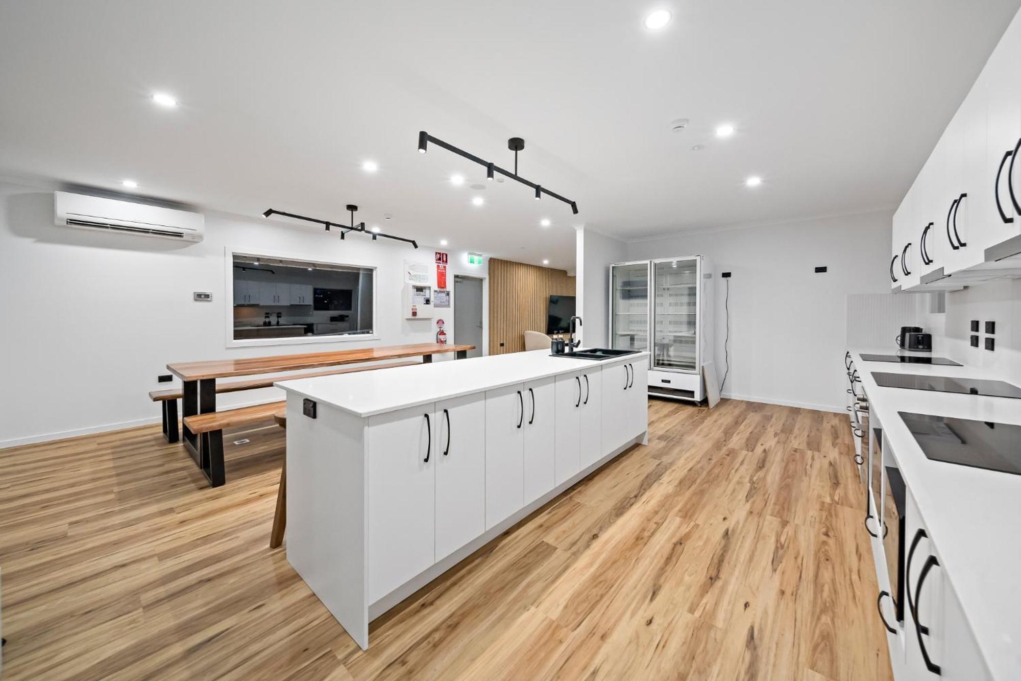 The Pier Pods On The Water- 50m From Bus Terminal And Ferry Terminal Townsville