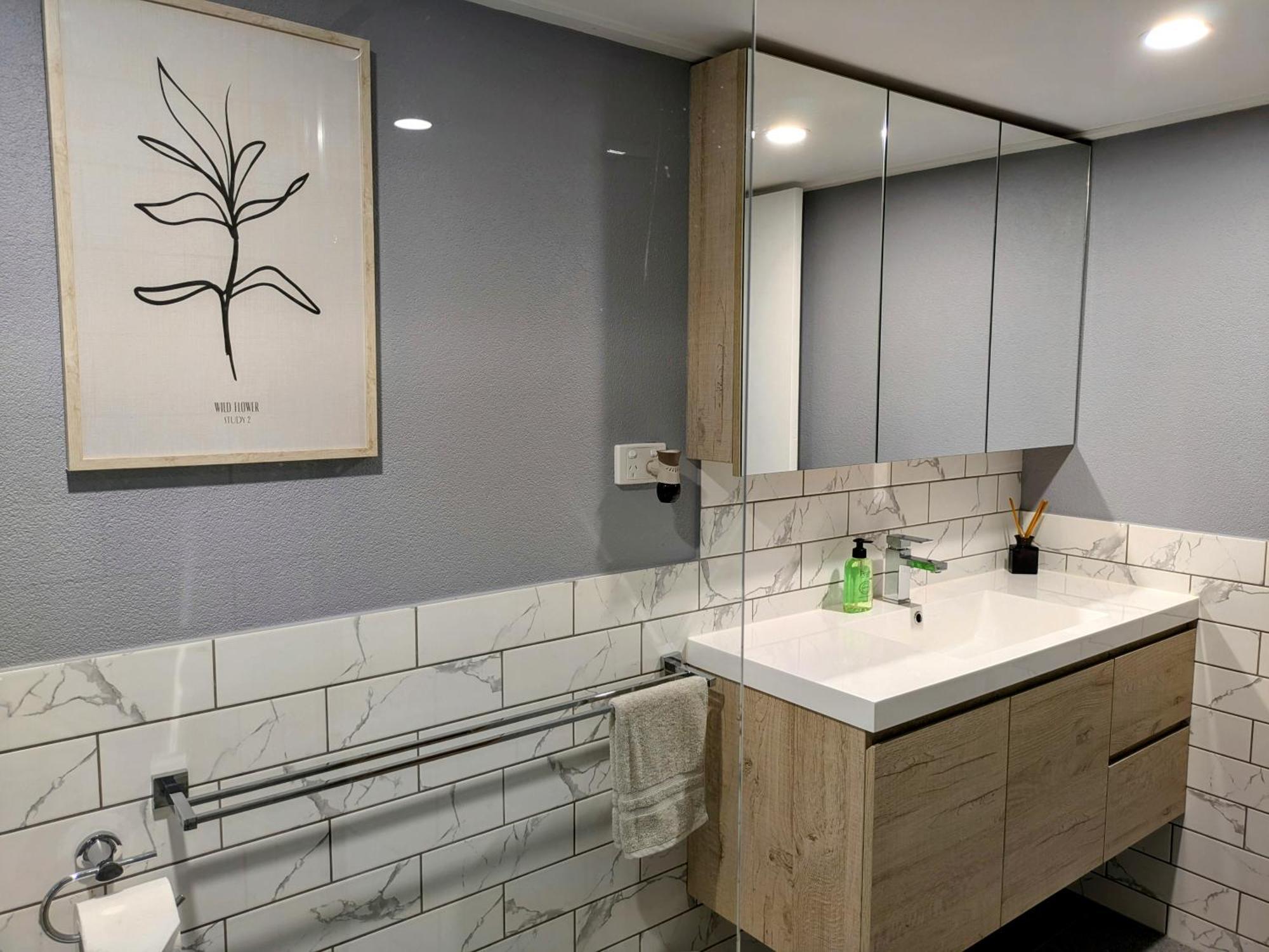 Superior Private Bedroom & Ensuite - & Location Guest house