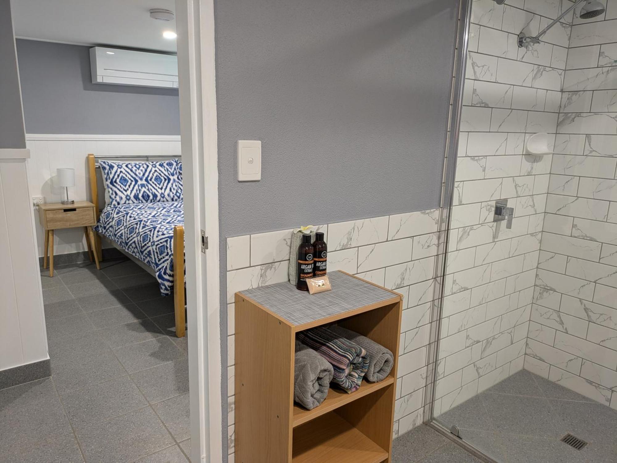 Guest house Superior Private Bedroom & Ensuite - & Location