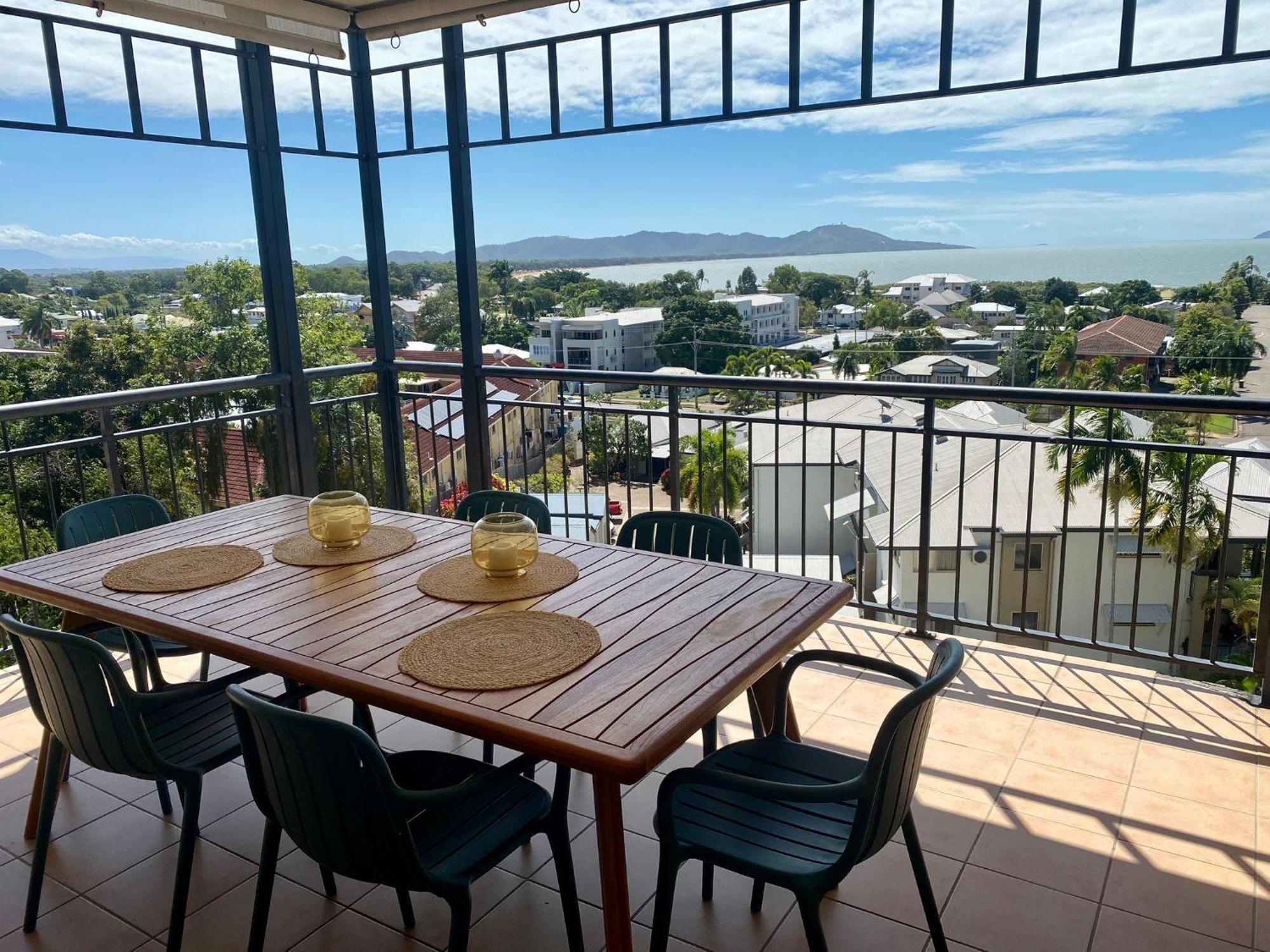 On Of The World On Bundock Apartment