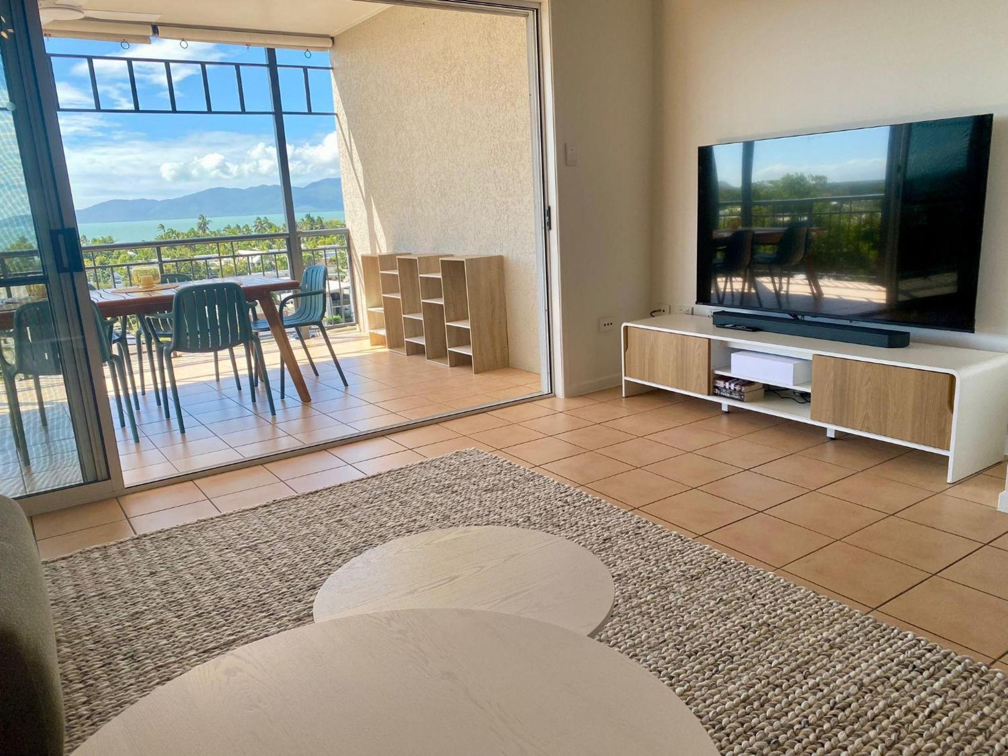 Apartment On Of The World On Bundock Townsville