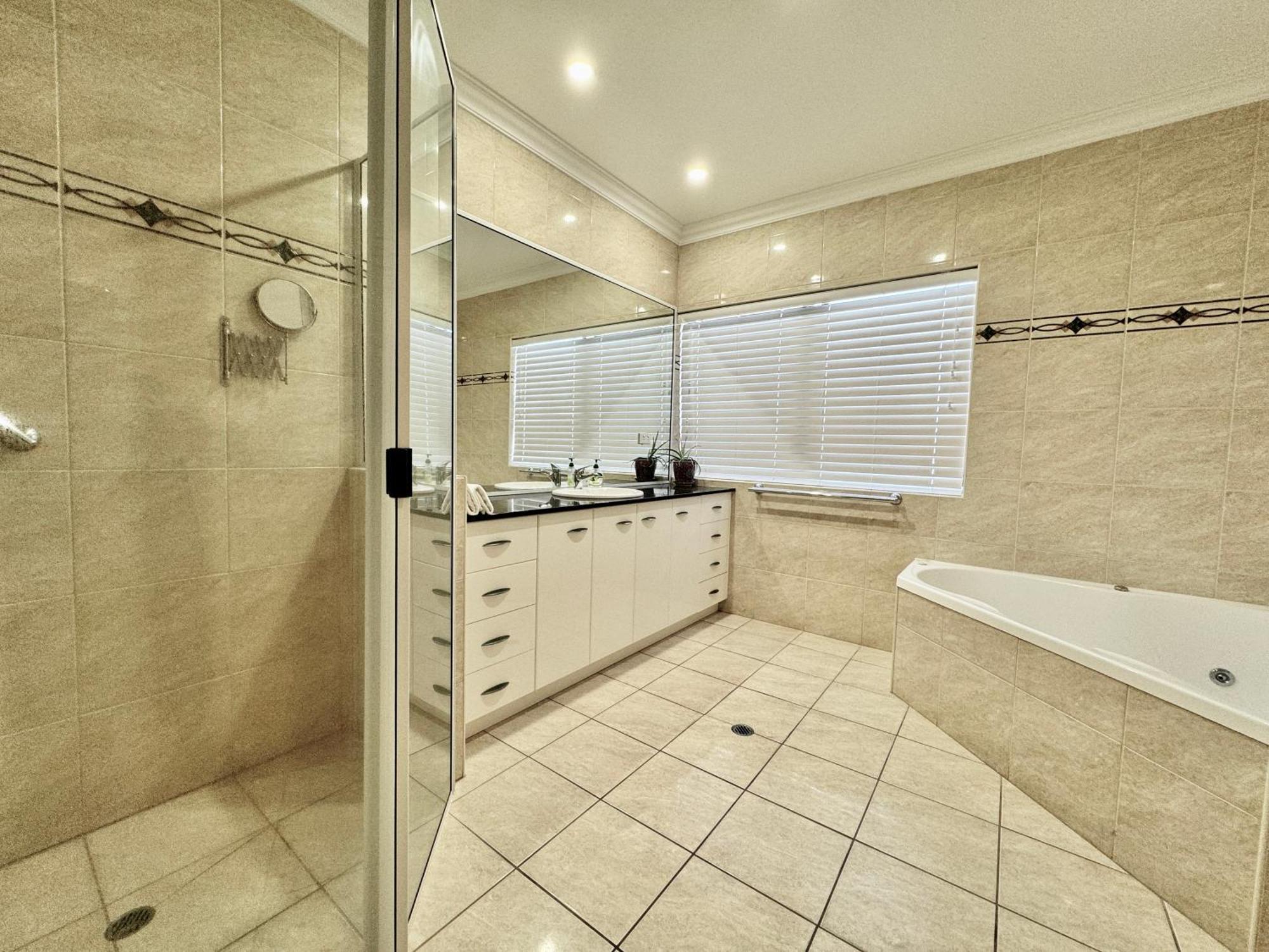 Townsville Apartments On The Strand - Penthouse *