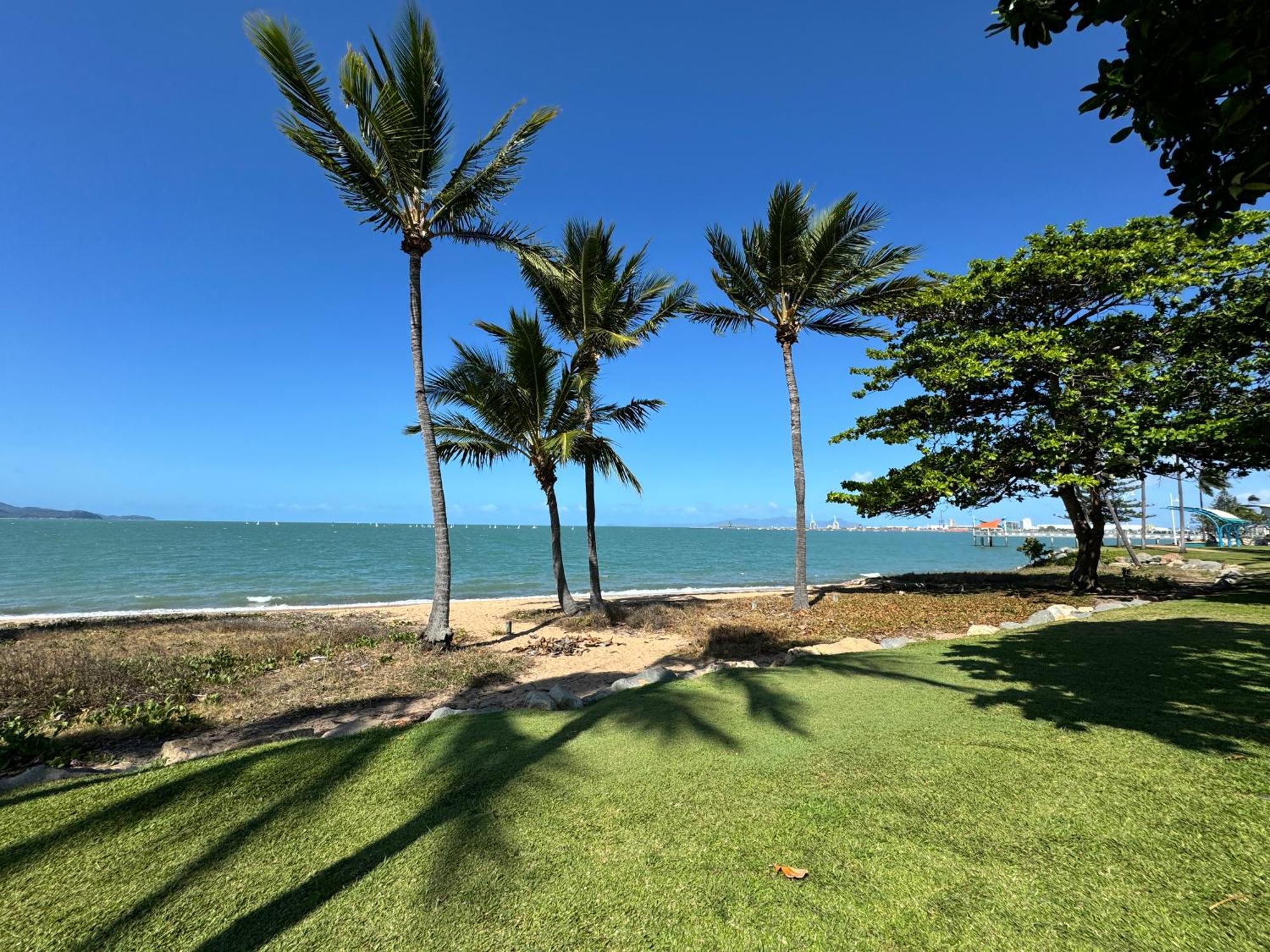 Townsville Apartments On The Strand - Penthouse * Townsville