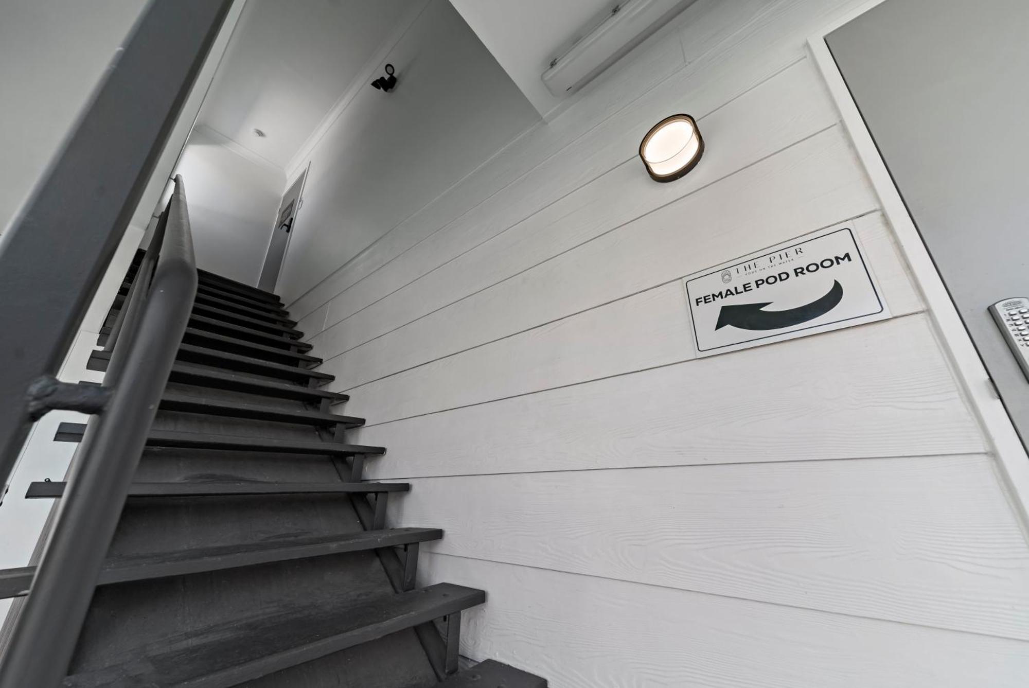 The Pier Pods On The Water- 50m From Bus Terminal And Ferry Terminal Capsule hotel