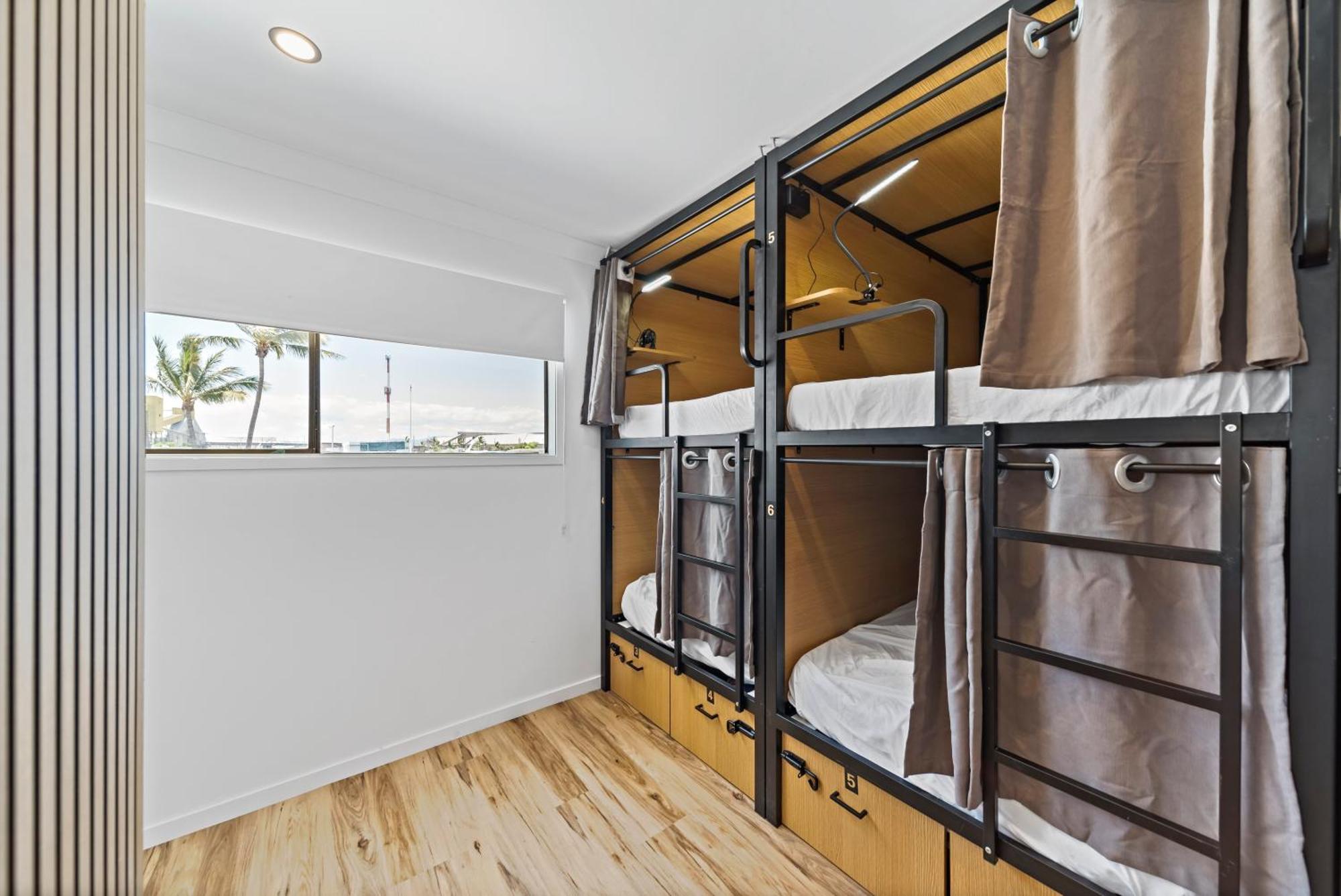 The Pier Pods On The Water- 50m From Bus Terminal And Ferry Terminal Capsule hotel Townsville
