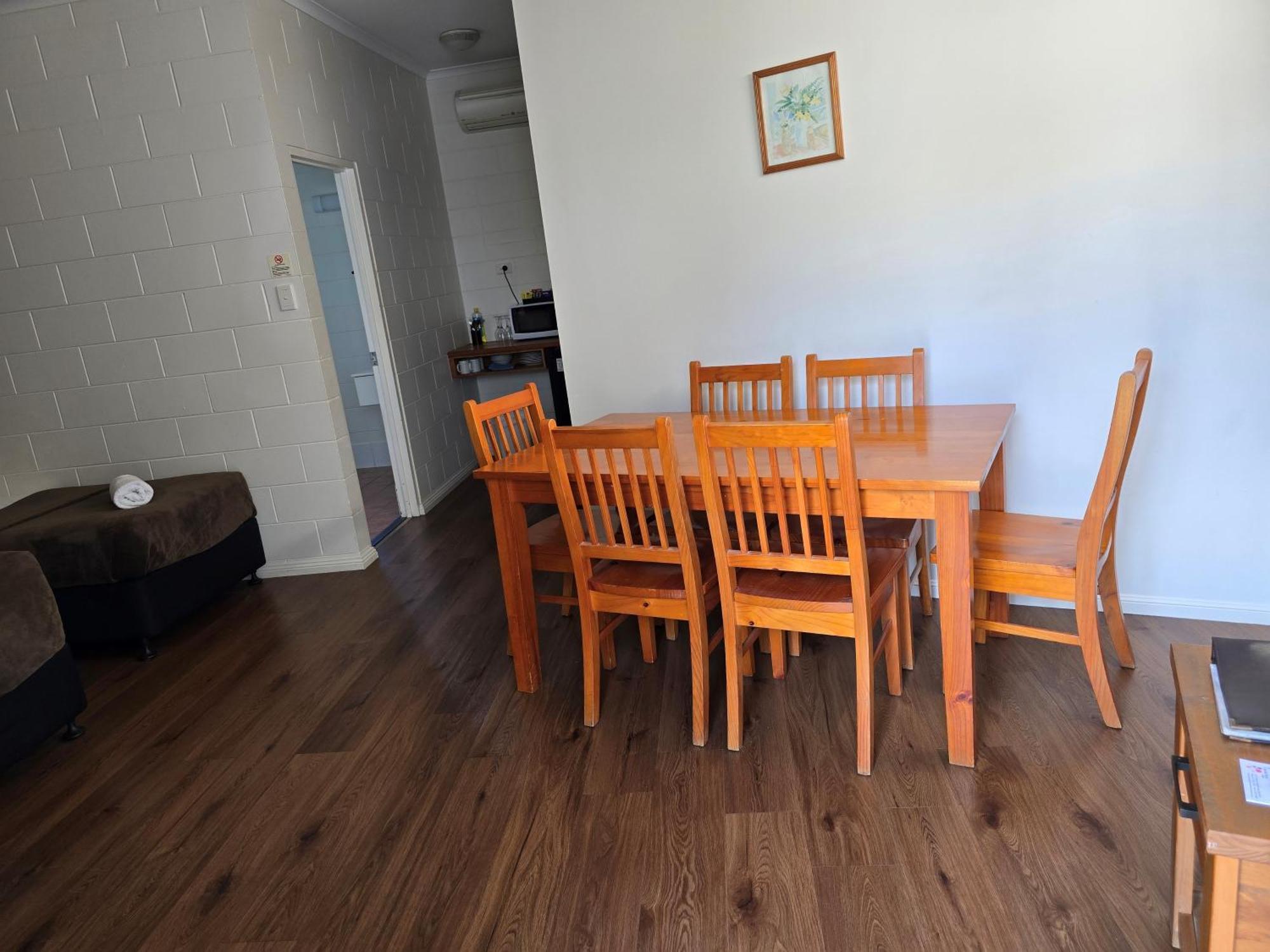 Colonial Rose Motel 3*