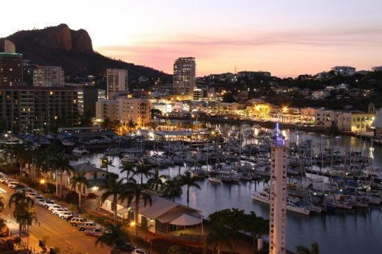 Marina-ground Floor With Courtyard * Townsville