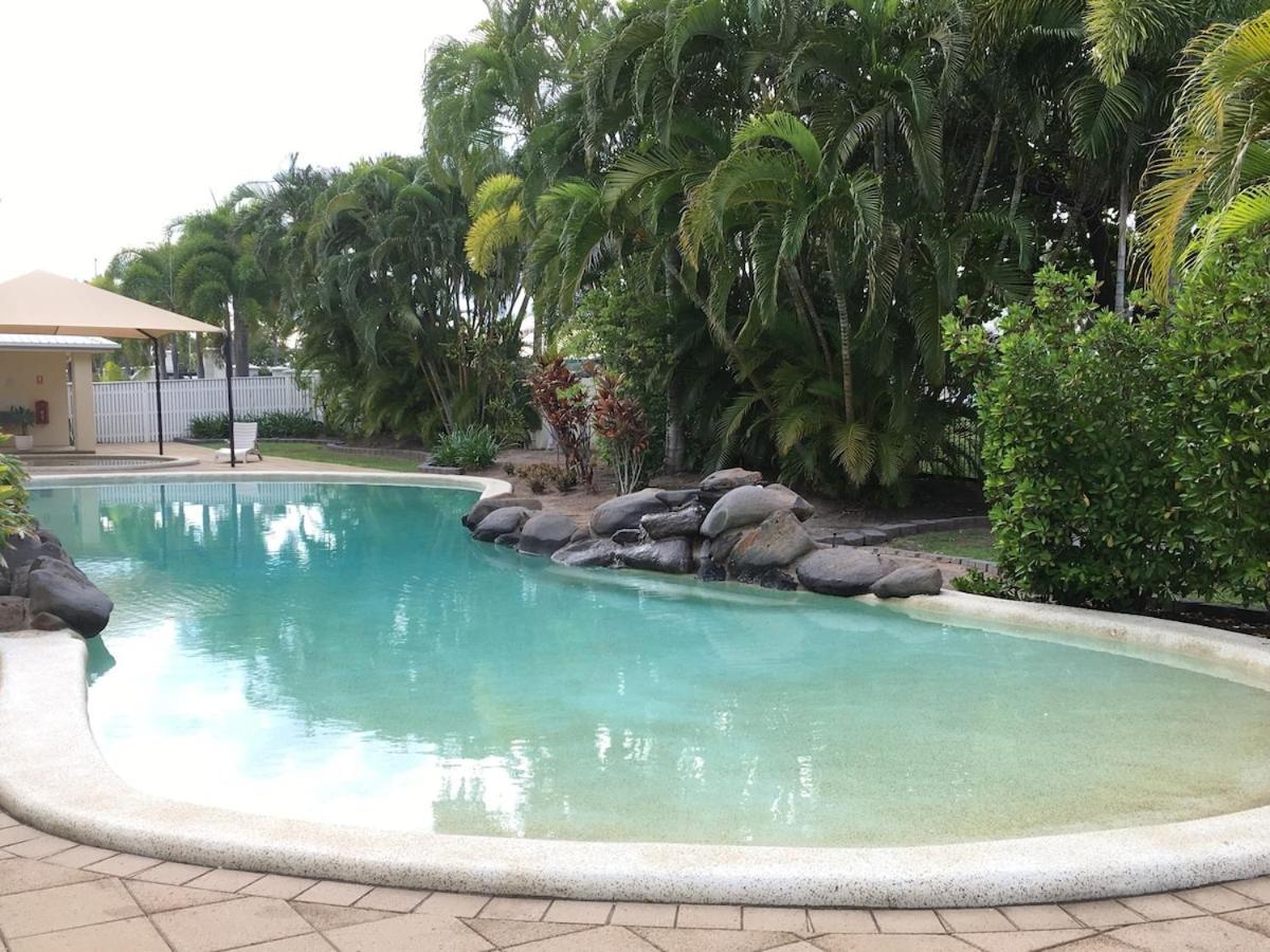 Marina-ground Floor With Courtyard Apartment