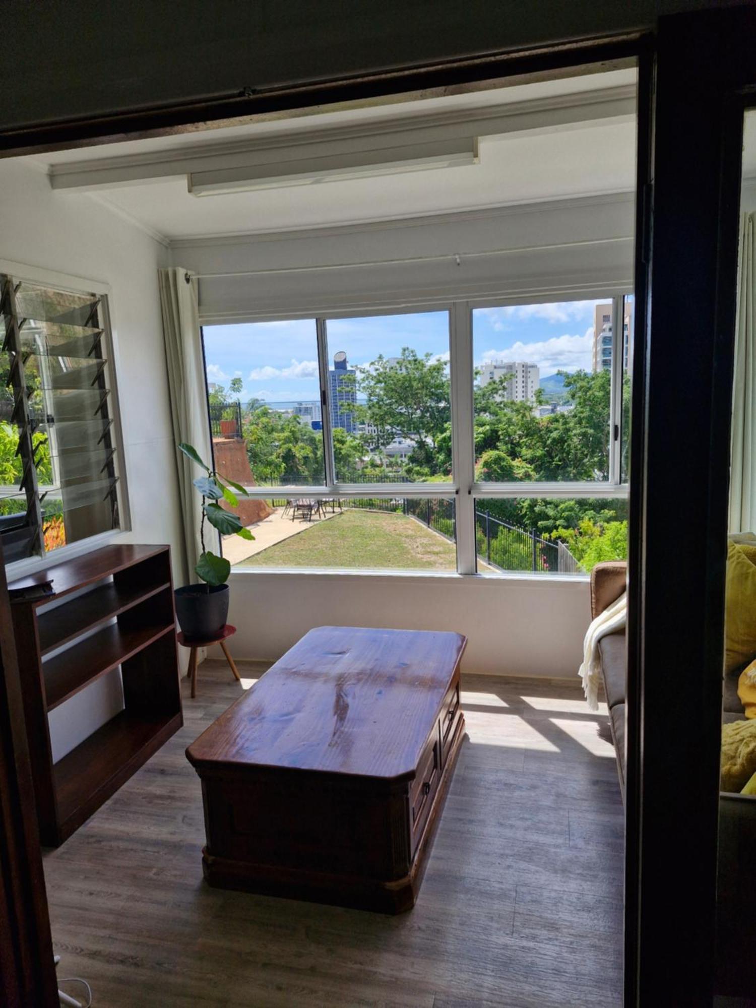 3 Bdrm Home In City Heart *