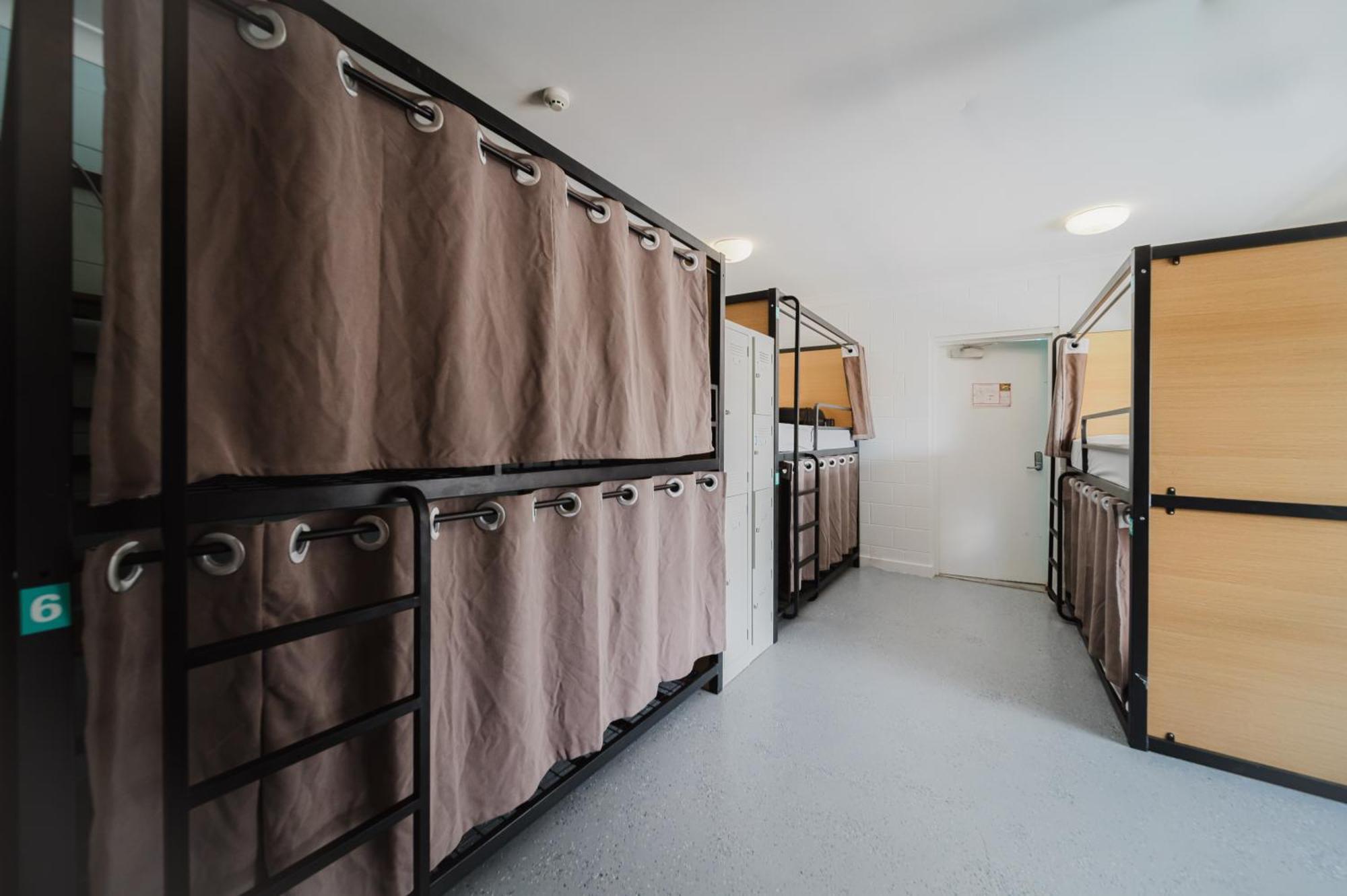 Seaside Townsville- Right Next To Coles, 2 Mins Walk To & Cbd