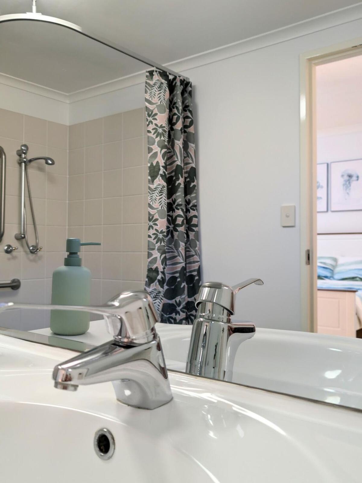 Apartment Coastal Comfort - 1 Bedroom Beachfront *