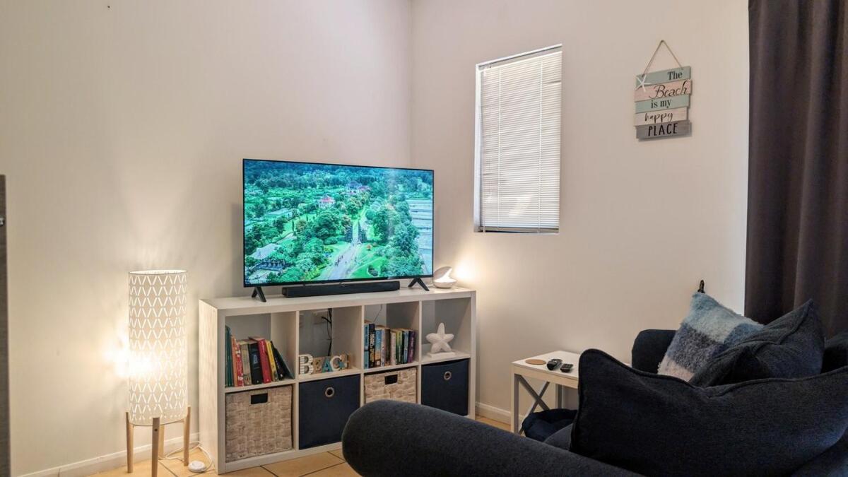 Apartment Coastal Comfort - 1 Bedroom Beachfront Townsville