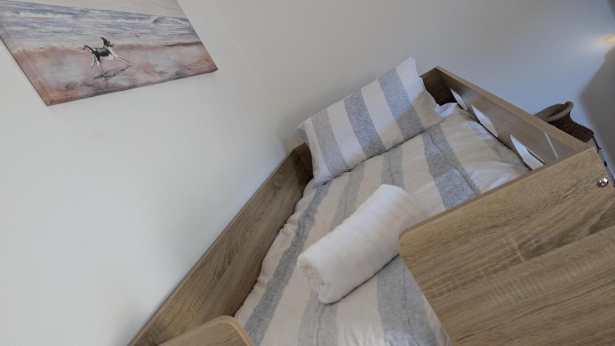 Coastal Comfort - 1 Bedroom Beachfront Apartment *