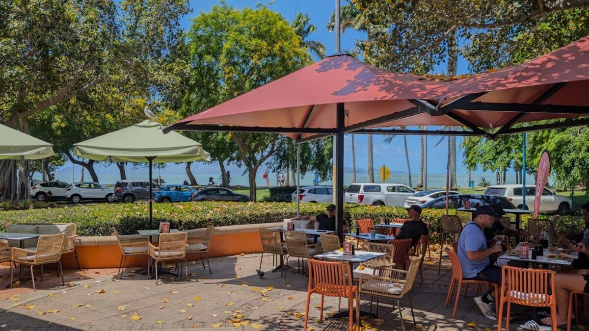Apartment Coastal Comfort - 1 Bedroom Beachfront Townsville