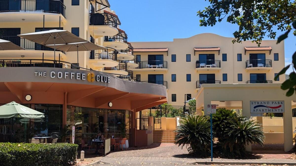 Coastal Comfort - 1 Bedroom Beachfront Apartment Townsville