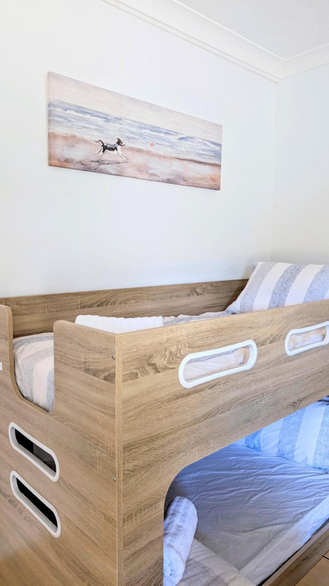 Apartment Coastal Comfort - 1 Bedroom Beachfront Townsville