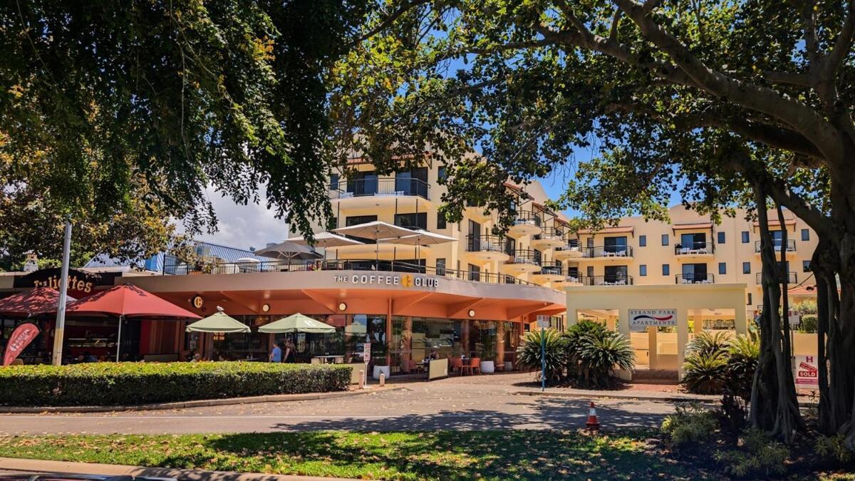 Coastal Comfort - 1 Bedroom Beachfront Townsville