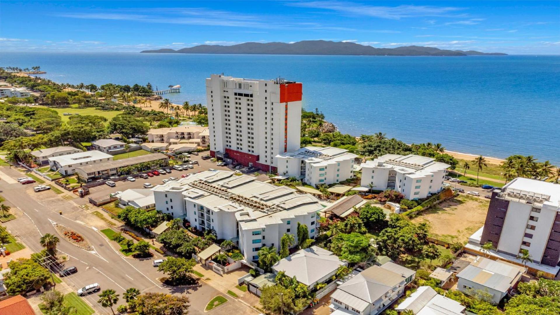 Holiday home 503 - Prime Spot With Ocean Views Townsville