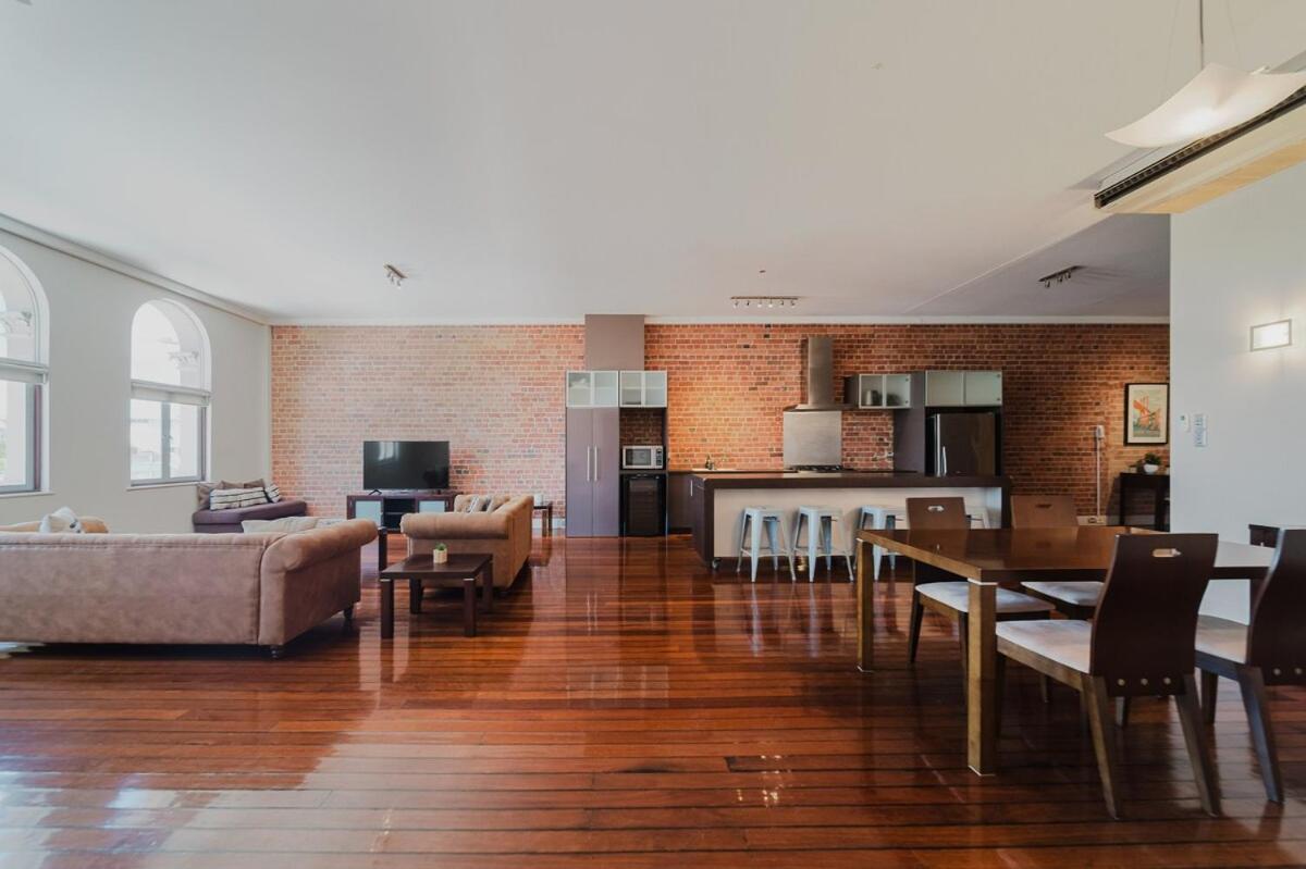Flinders 2 Bed Unit Strand! Townsville